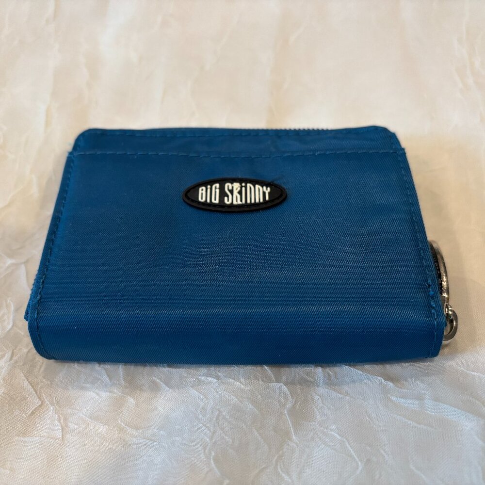 Big Skinny Polka Accordion card case, brand new, in teal blue
